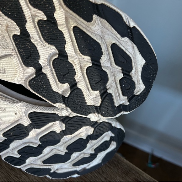 Hoka Clifton 9 Black White Athletic Running Shoes Sneakers Women’s Size 8.5 - Picture 12 of 14